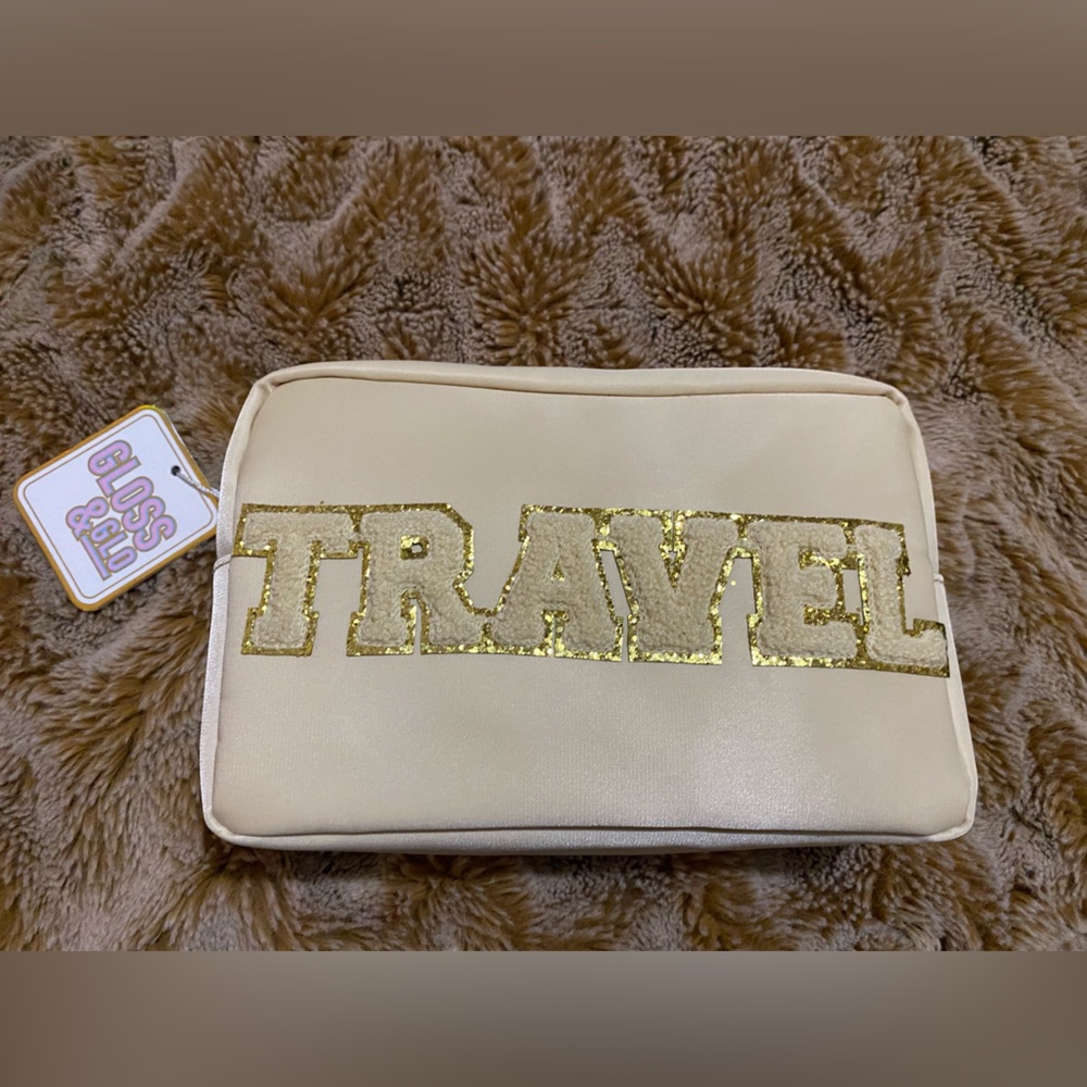 NWT beige cosmetics Travel bag